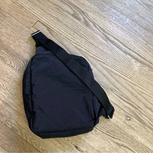Baggallini Black Sling Crossbody Travel Bag Multiple Compartments EUC - Picture 13 of 13